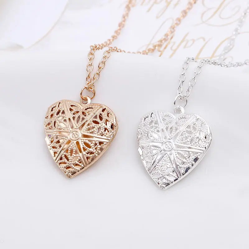 Sweet Peach Heart Love Chain Necklace for Woman Hollow Engraved Opening and Closing Heart Shaped Photo Box Pendant Collar