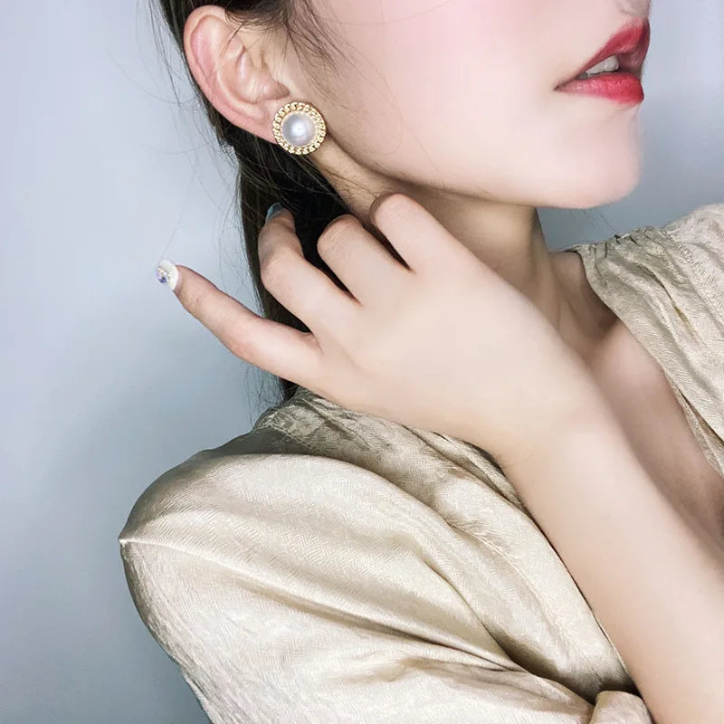 Korean Design Elegant Simulated Pearl Big Round Clip on Earrings Non Pierced Baroque Pearl Ear Clips for Women Jewelry Wholesale