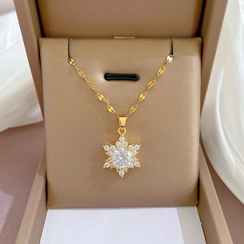 Luxury Golden Stainless Steel Lips Chain Star Pendant Necklace for women Charm Female Jewelry for Girl Gift Party